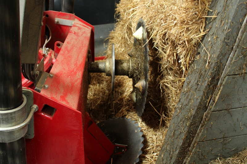 Un-système-d'alimentation-automatique-est-important-pour-les-éleveurs-laitiers-de-vaches-et-de-chèvres